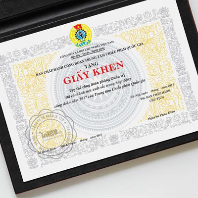 Giấy in A4 bằng khen Conqueror seda Cream ĐL 120 (500 tờ/ram)
